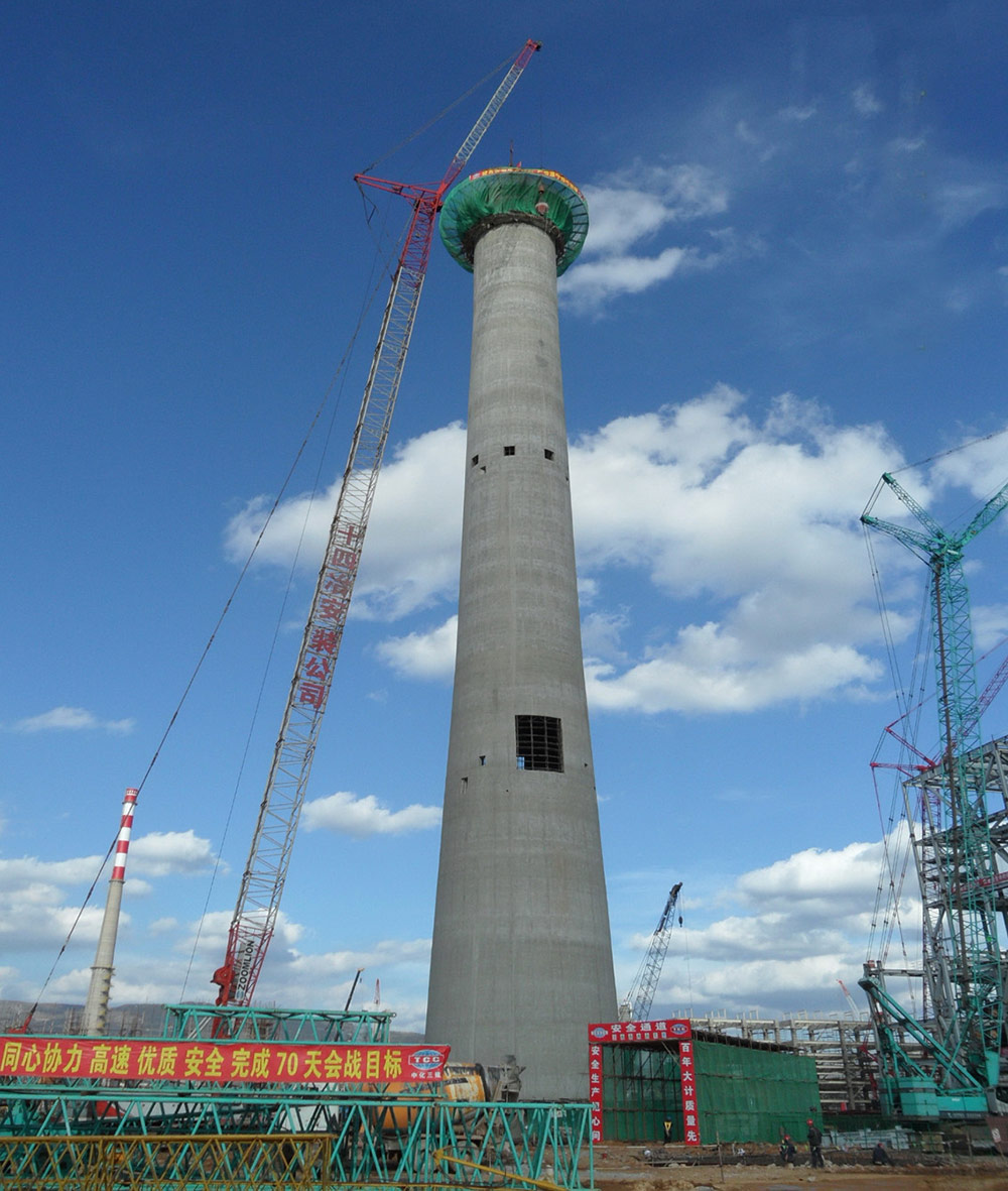 4.采用液压提模技术建造的180m钢筋混凝土烟囱.jpg